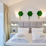 Penthouse Panorama 21c *